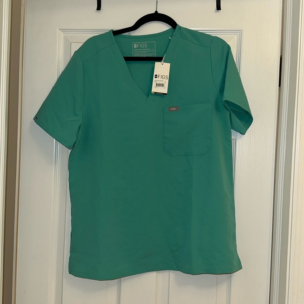 NWT figs surgical green woman’s top, size L